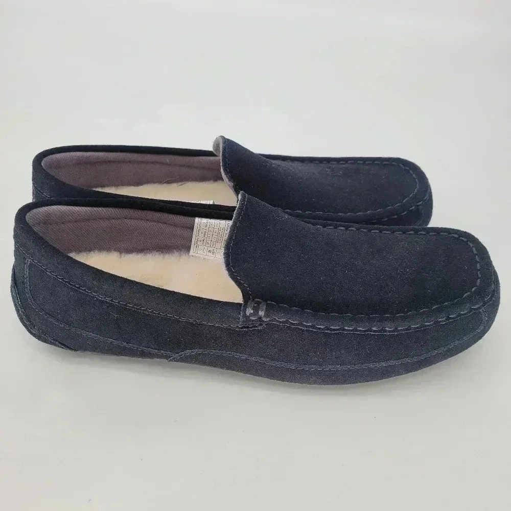UGG black alder